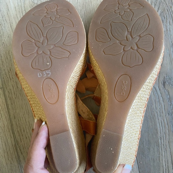 BOC BORN Concepts 3D Floral Leather Wedge Strappy Sandals Size 8.5 Orange-ish - Picture 5 of 6